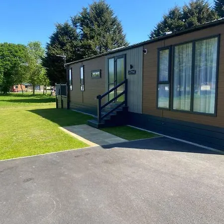 The Kestrel Lodge With Hot Tub York Exterior photo
